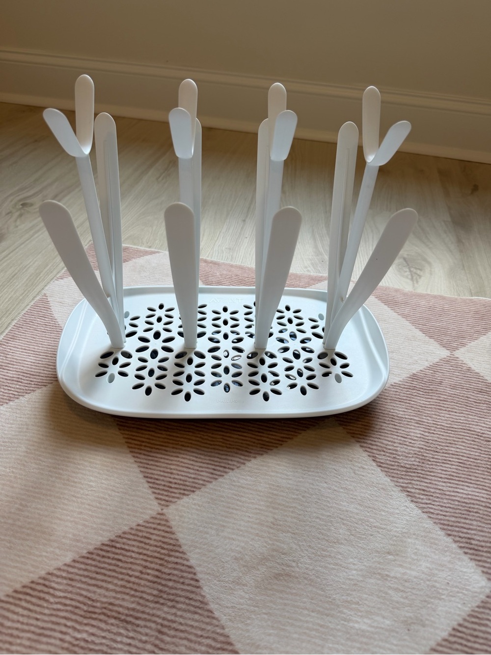 White Baby Bottle Drying Stand with Upright Pegs